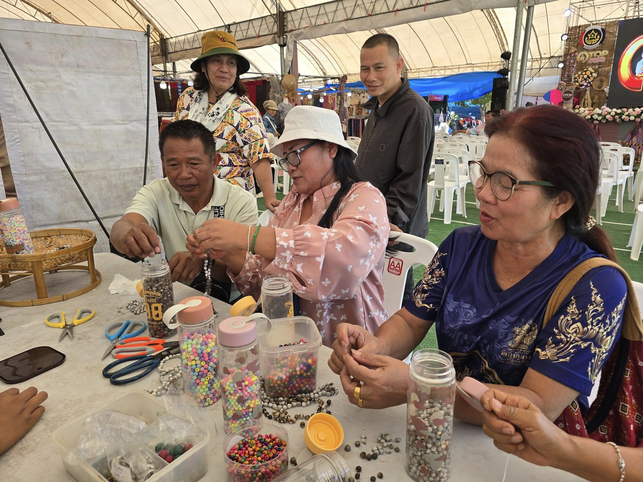 วันนี้ เชิญพบกับ ศิลปะของชาวญัฮกุร(มอญโบราณแห่งเทพสถิต)ตำบลบ้านไร่ อำเภอเทพสถิต จังหวัดชัยภูมิ ณ โซน OTOP พญาแล