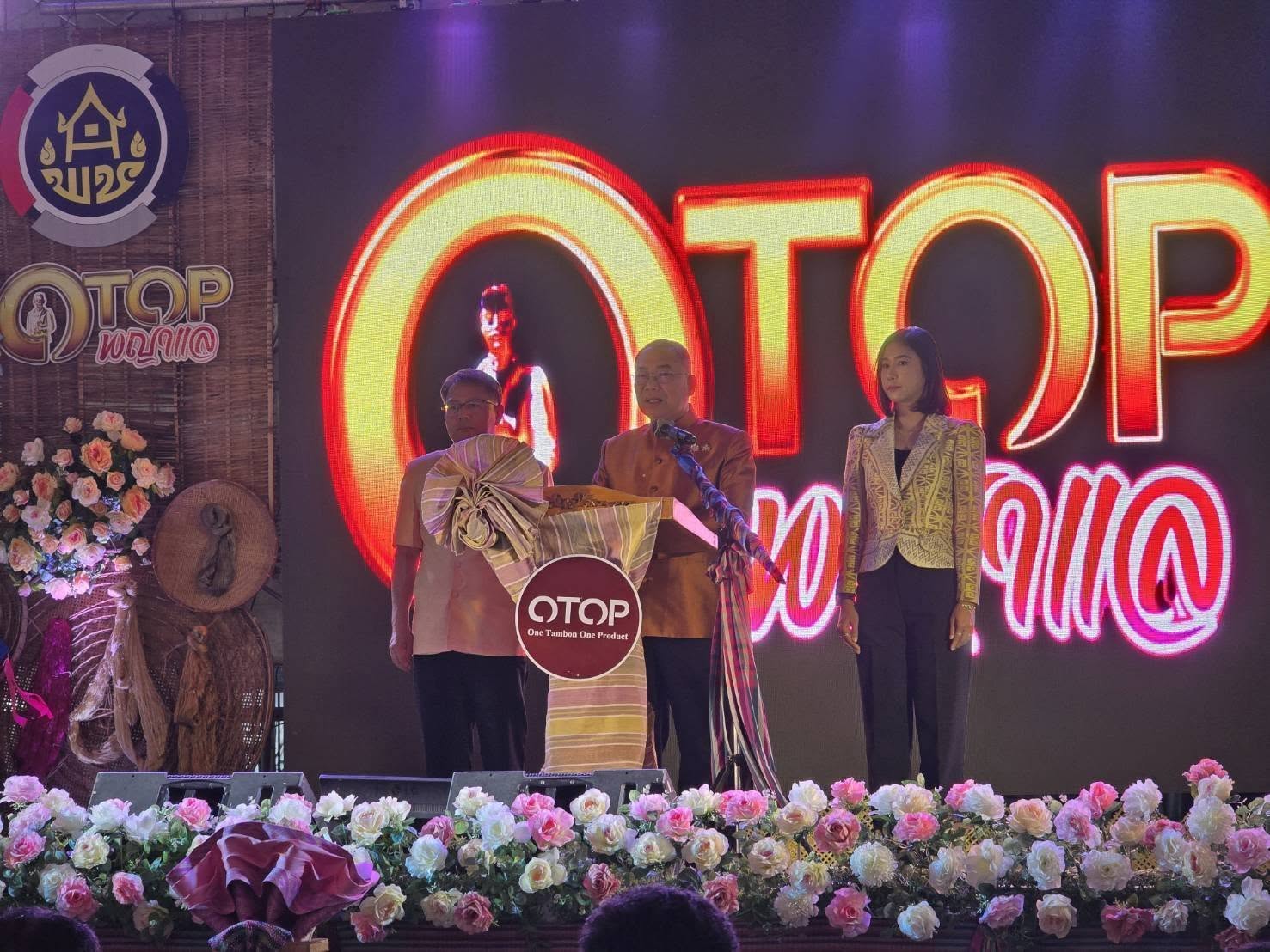 เปิดแล้วงานเจ้าพ่อพญาแลและงานกาชาดจังหวัดชัยภูมิ โซนจัดแสดงและจำหน่ายสินค้า OTOP พญาแล และกิจกรรม Craft Market ให้บริการกว่า 100 ร้านค้า 12-20 มกราคม 2568