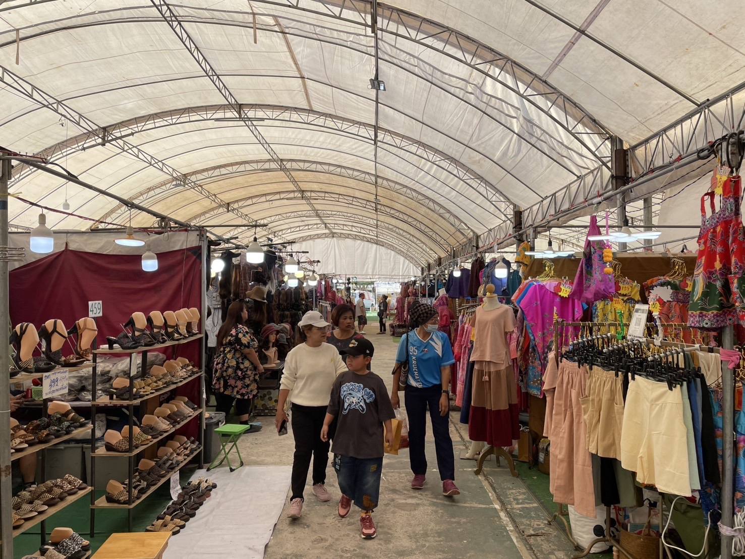 OTOP พญาแล รวมพลสินค้าผลิตภัณฑ์ชุมชนทั่วประเทศ จำหน่ายสร้างรายได้กระตุ้นเศรษฐกิจฐานราก