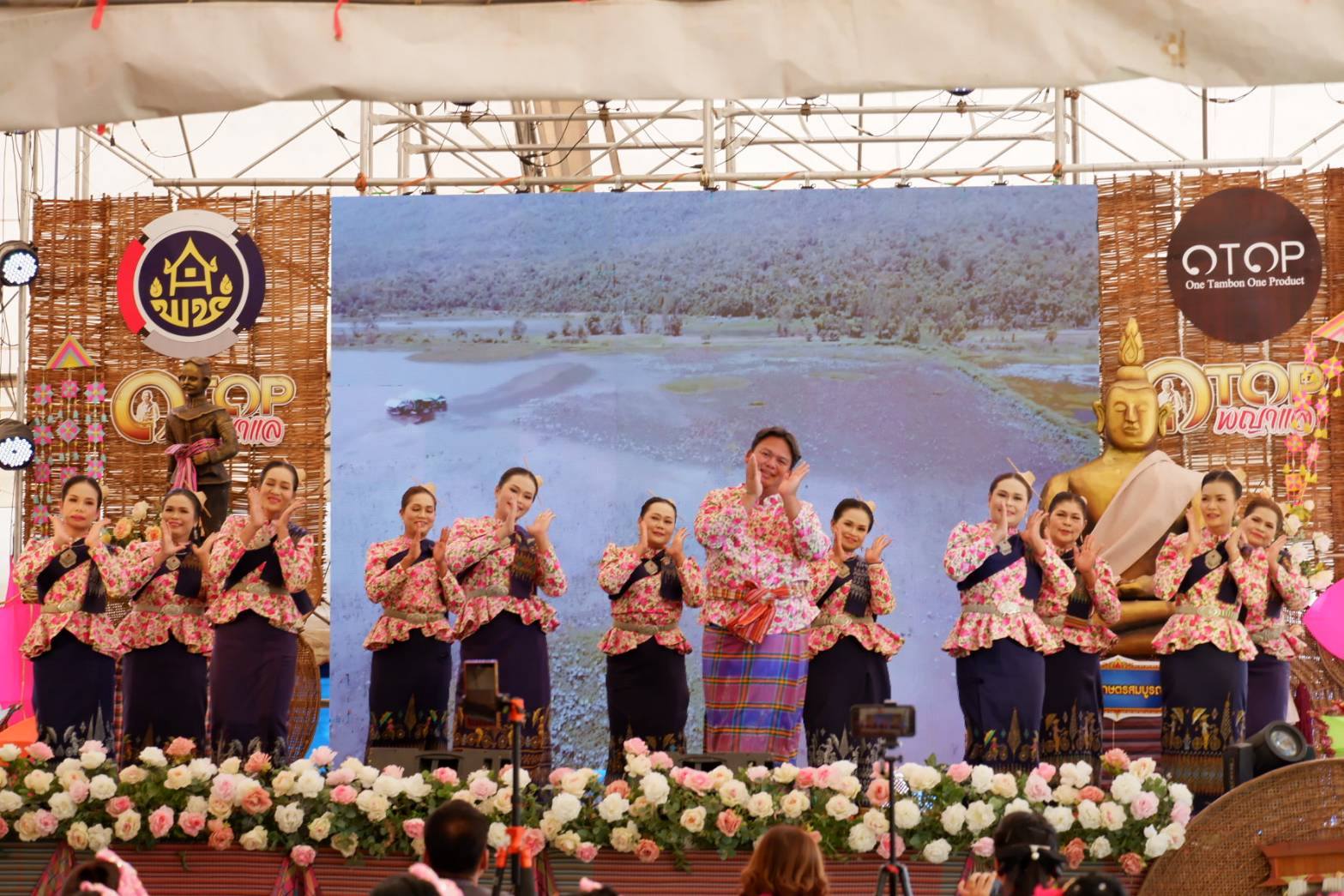 พช.ชัยภูมิ จัดกิจกรรมประกวดรำวงพื้นบ้านชัยภูมิร่วมสืบสาน ตำนานวัฒนธรรมพื้นบ้าน ในงานเจ้าพ่อพญาแล ประจำปี 2568  โซนแสดงและจำหน่ายผลิตภัณฑ์ OTOP