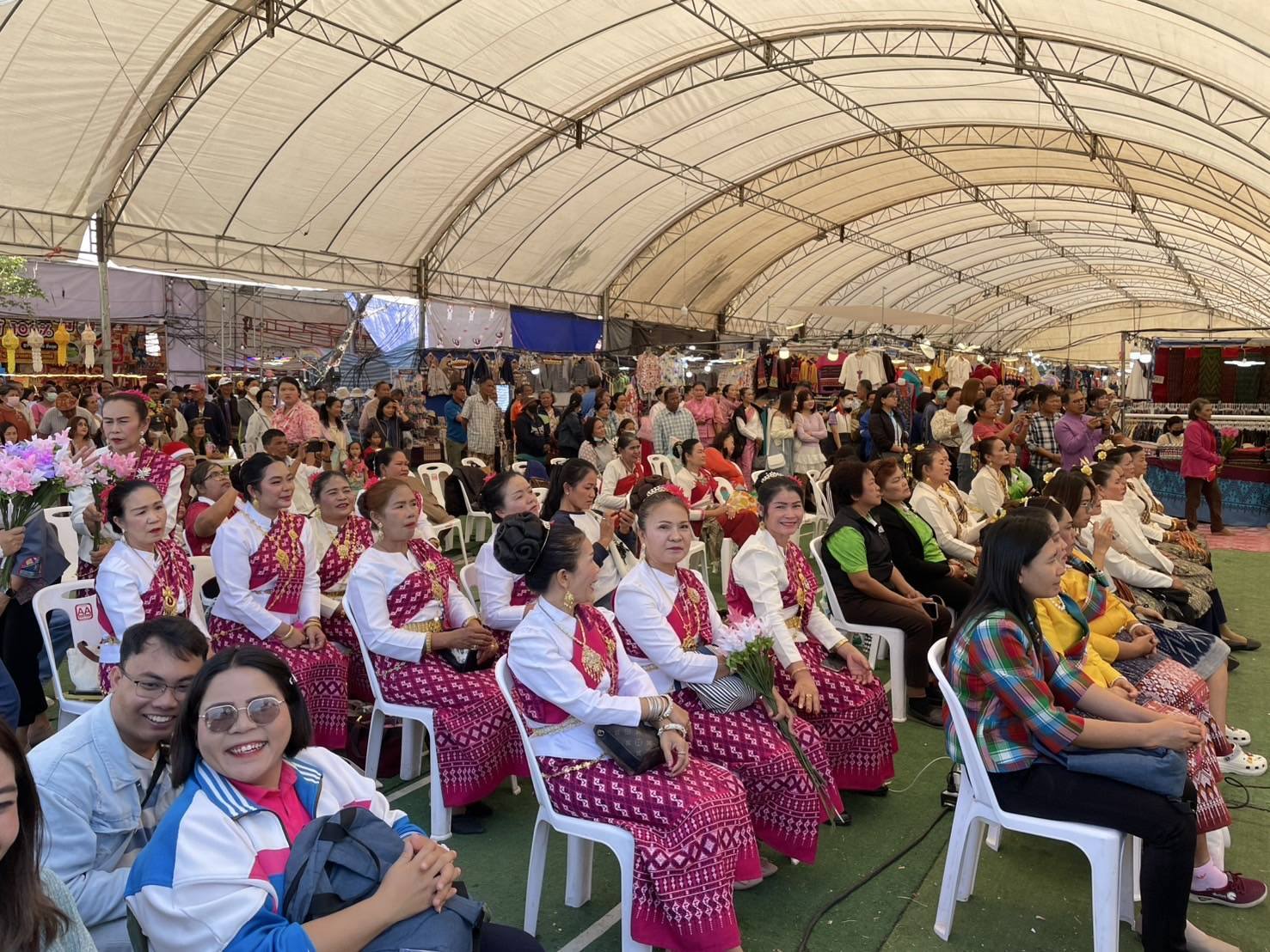 พช.ชัยภูมิ จัดกิจกรรมประกวดรำวงพื้นบ้านชัยภูมิร่วมสืบสาน ตำนานวัฒนธรรมพื้นบ้าน ในงานเจ้าพ่อพญาแล ประจำปี 2568  โซนแสดงและจำหน่ายผลิตภัณฑ์ OTOP