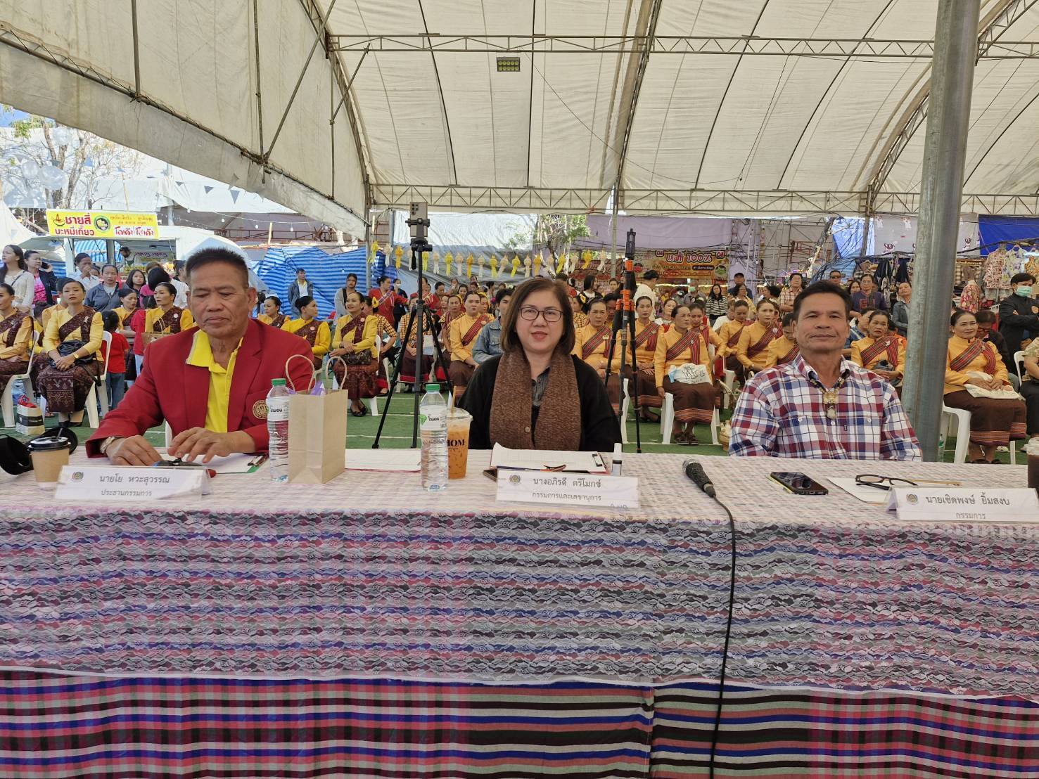 เสียงกระหึ่ม!!ของพลังสตรีชัยภูมิร่วมกันร้องเพลง”ภูมิใจสตรีชัยภูมิ” กึกก้องในงานเจ้าพ่อพญาแล ประจำปี 2568 “รอบชิงชนะเลิศ” โซนแสดงและจำหน่ายผลิตภัณฑ์ OTOP