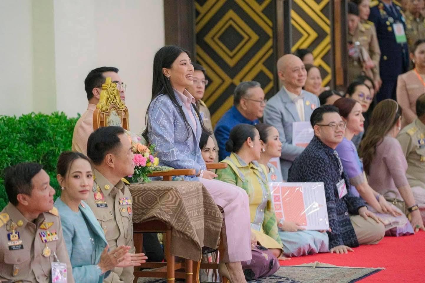 ผู้ว่าฯชัยภูมิ นำช่างทอผ้าร่วมเฝ้ารับเสด็จสมเด็จพระเจ้าลูกเธอ เจ้าฟ้าสิริวัณณวรี นารีรัตนราชกัญญา ในโอกาสเสด็จเป็นองค์ประธานโครงการจัดแสดงนิทรรศการและผลงานภูมิปัญญาผ้าไทยและงานหัตกรรมชุมชน ภาคตะวันออกเฉียงเหนือ