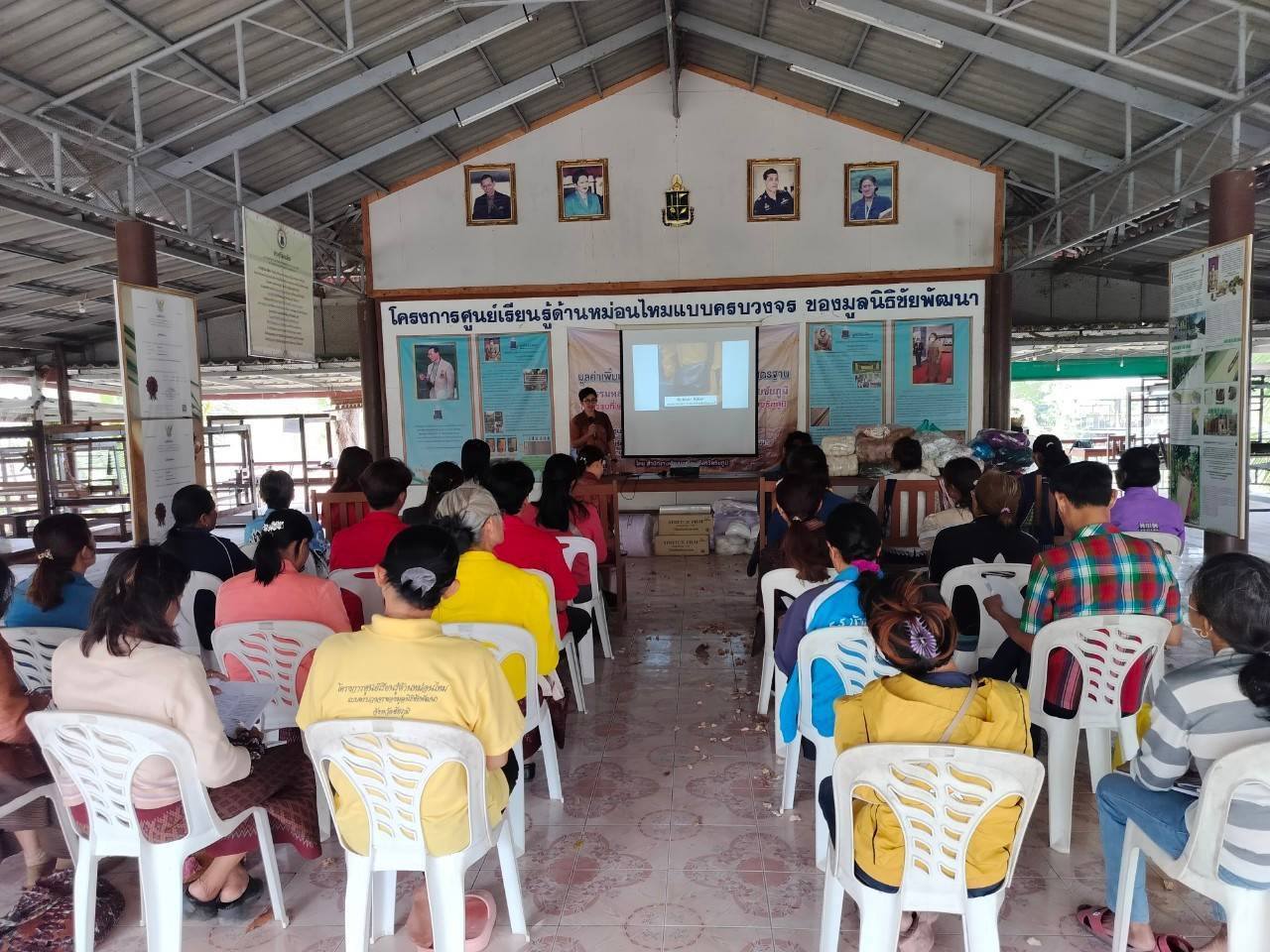 พช.ชัยภูมิ ส่งเสริมการสร้างมูลค่าเพิ่มและแปรรูปสินค้าเกษตร ยกระดับผ้าไทยสู่มาตรฐาน