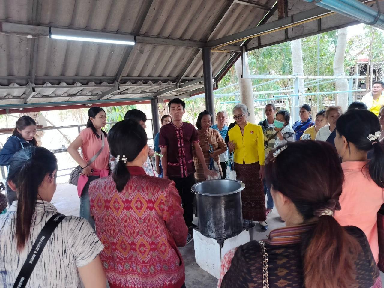 พช.ชัยภูมิ ส่งเสริมการสร้างมูลค่าเพิ่มและแปรรูปสินค้าเกษตร ยกระดับผ้าไทยสู่มาตรฐาน