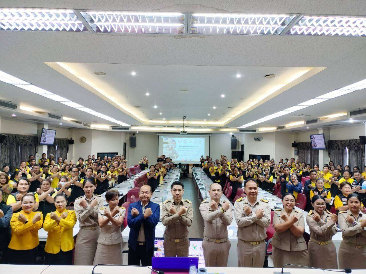 พช.ชัยภูมิ ร่วมพิธีลงนามบันทึกข้อตกลงความร่วมมือ (MOU) ระหว่างกองทุนสวัสดิการชุมชนและสภาองค์กรชุมชนกับสถาบัน