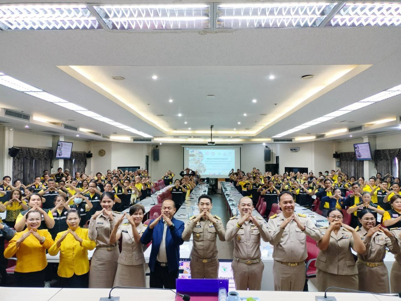 พช.ชัยภูมิ ร่วมพิธีลงนามบันทึกข้อตกลงความร่วมมือ (MOU) ระหว่างกองทุนสวัสดิการชุมชนและสภาองค์กรชุมชนกับสถาบัน