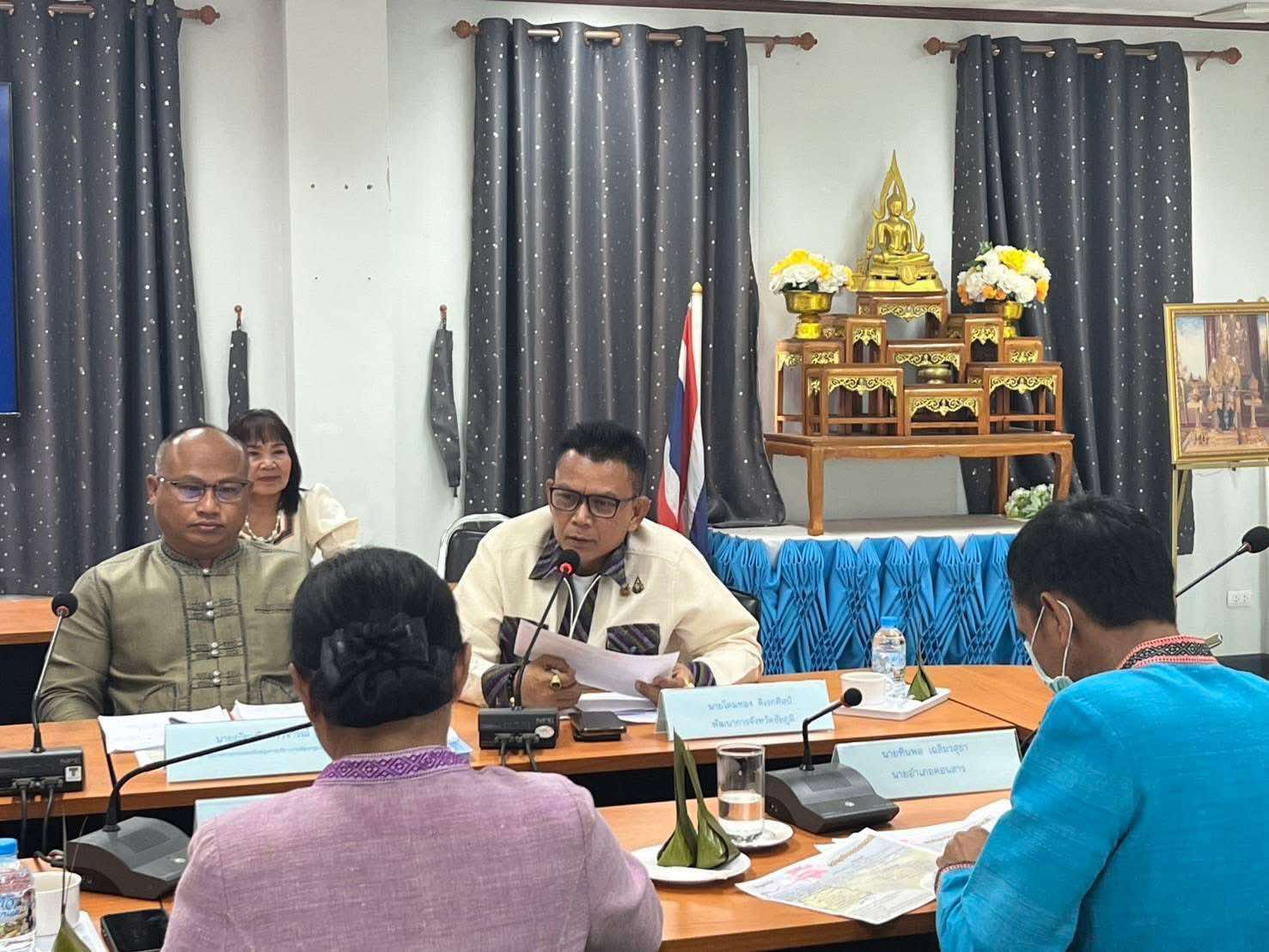 รองผู้ว่าราชการจังหวัดชัยภูมิ ลงพื้นที่ให้กำลังใจสมาชิกกองทุนพัฒนาบทบาทสตรีที่มีหนี้ค้างชำระ พร้อมหาแนวทางแก้ไขปัญหาหนี้