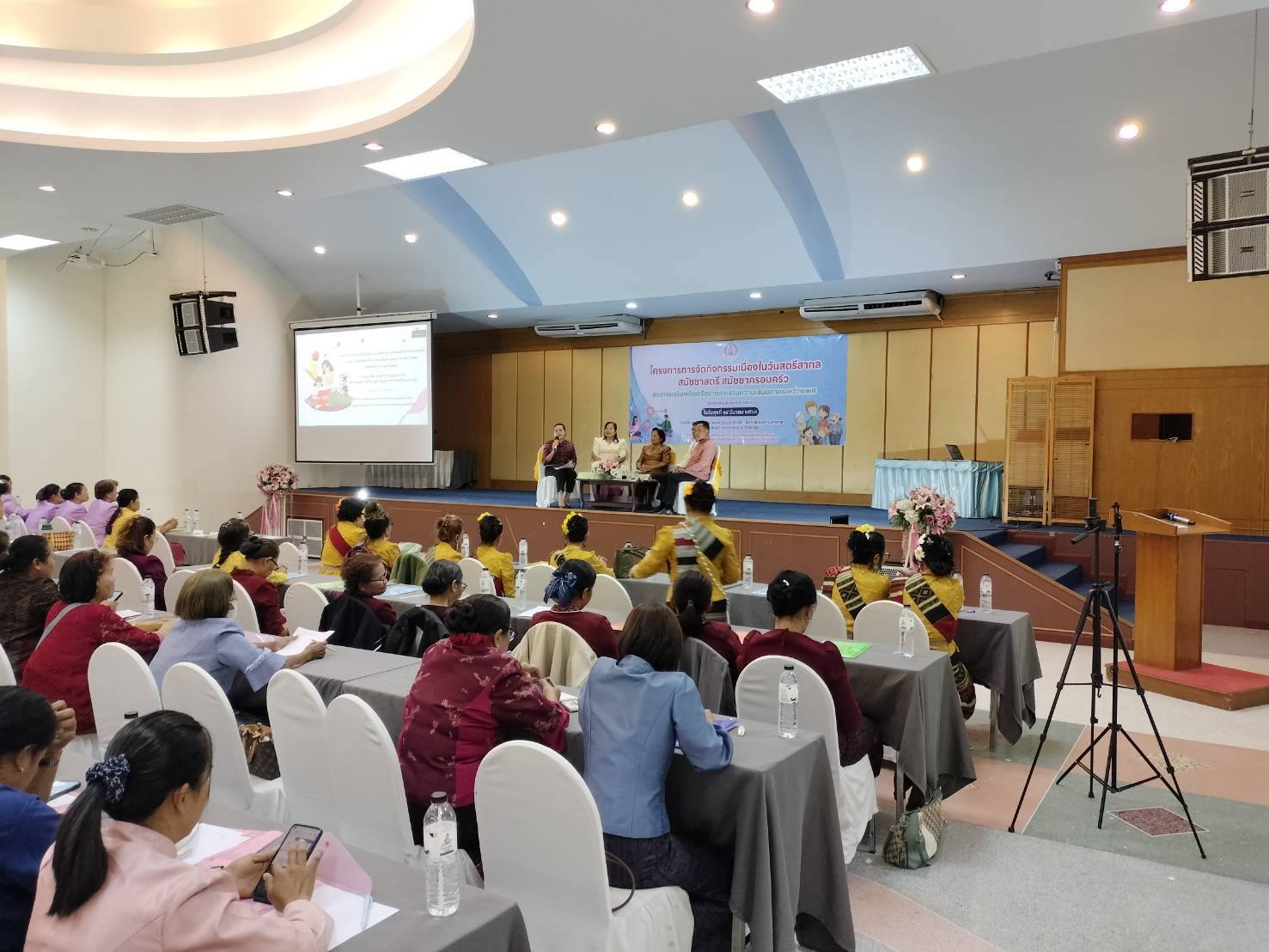 พช.ชัยภูมิ ร่วมเวทีเสวนาตามโครงการการจัดกิจกรรมเนื่องในวันสตรีสากล สมัชชาสตรี สมัชชาครอบครัวและการเสริมพลังภาคีเครือข่ายส่งเสริมความเสมอภาคระหว่างเพศ จังหวัดชัยภูมิ ประจำปี 2568