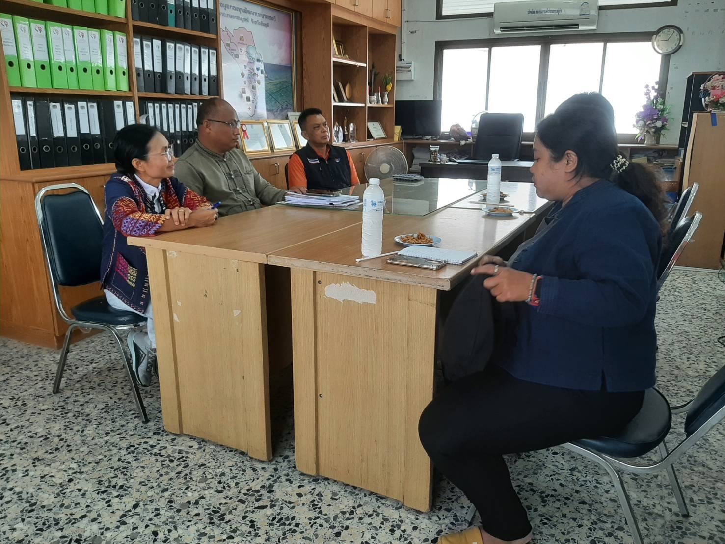 พช.ชัยภูมิ ให้การต้อนรับเจ้าหน้าที่กลุ่มงานส่งเสริมการเรียนรู้ชุมชน สำนักเสริมสร้างความเข้มแข็งชุมชน กรมการพัฒนาชุมชน ลงพื้นที่ถ่ายทำวีดิทัศน์และถอดบทเรียนองค์ความรู้ในศูนย์เรียนรู้ฯโคก หนอง นา พัฒนาชุมชน พื้นที่จังหวัดชัยภูมิ